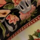 1225-7.webp فرش ابریشم ماشینی 1225 مشکی حاشیه نباتی