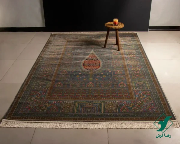 730900-1.webp فرش ابریشم ماشینی 730900سرمه ای